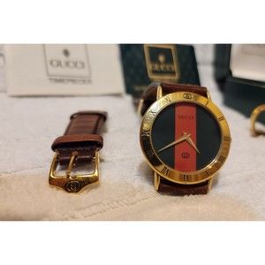 Gucci 3000m, Red & Green Dial, w/ Box, Papers, Original Clasp. Runs Great.